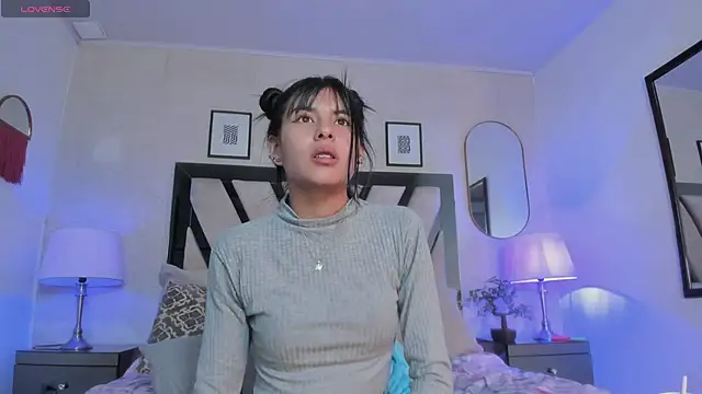 violettaa_stone (F teen) - Play lips pussy