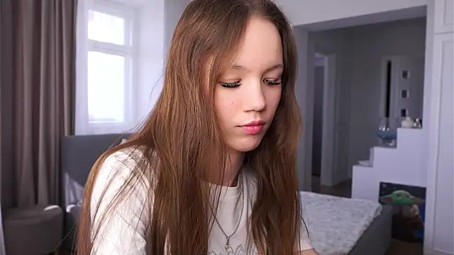 sherisonders (F teen) - show tongue close up