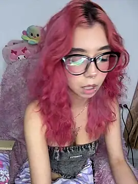 Webcam Model (Valen-Foxx1)  is live.Free join now!