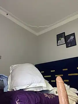 Webcam Model (Dellah27)  is live.Free join now!