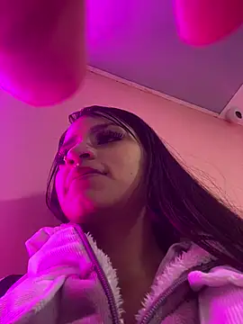 lauraaa_pink18 - Lauraaa_pink18's free webcam - UK Sex Cams