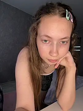 Webcam Model (Holy_Poly)  is live.Free join now!