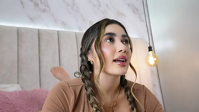 annyy_rosse (F young) - Lush anal and oiled ass