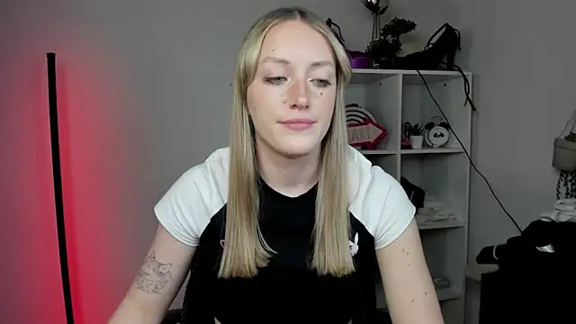 evelynblond - EvelynBlond's free webcam - UK Sex Cams