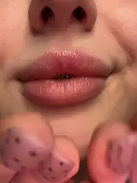 KellyMoors live sex cam