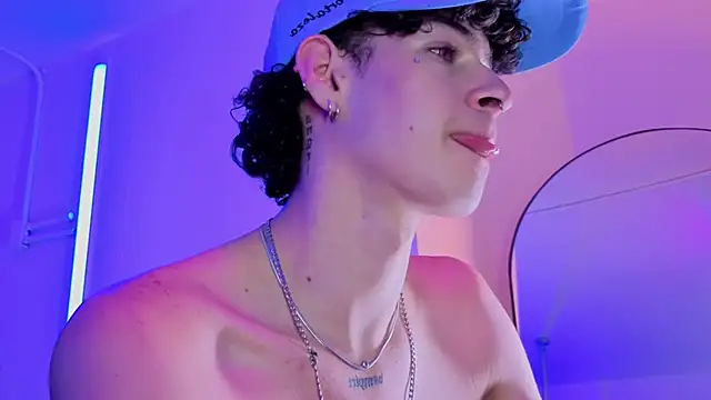 nova_salvatore - Nova_salvatore's free webcam - UK Sex Cams