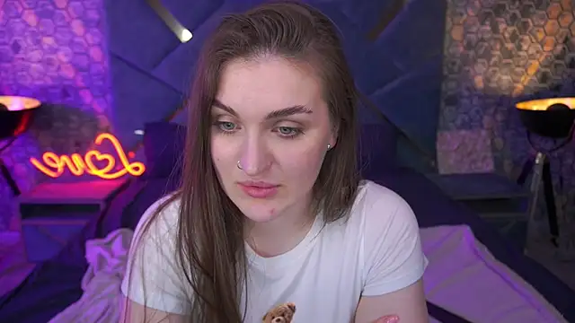 emmycharmm - EmmyCharmm's free webcam - UK Sex Cams