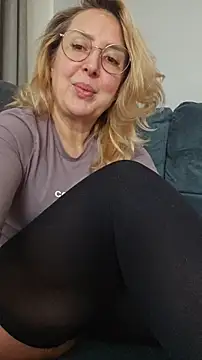 Webcam Model (MariaRichi_)  is live.Free join now!