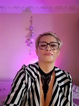 Webcam Model (LunaBlaise)  is live.Free join now!