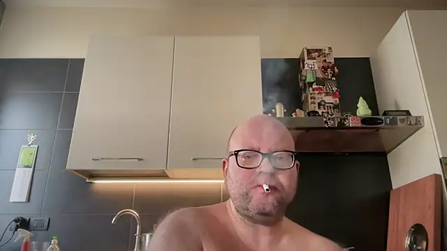 theitalianbear live sex cam