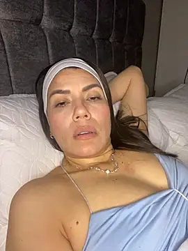 Webcam Model (martina_contreras)  is live.Free join now!