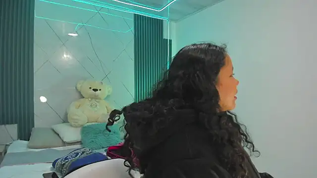 leila_rossi - Leila_rossi's free webcam - UK Sex Cams