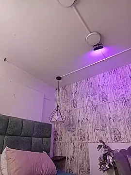 isisblake (F milf) - spanks with oil, and two fingers in ass