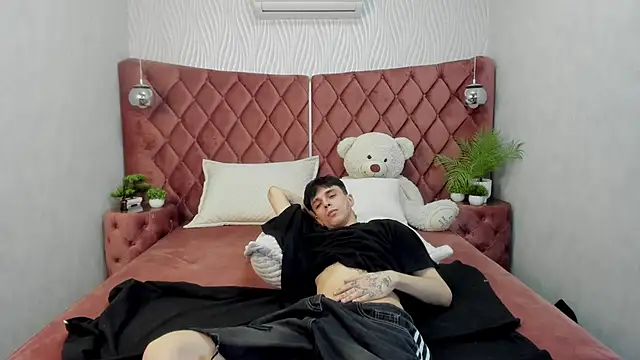 clarkbev (M twink) - Full naked + oil flex💕next -> CumShow💕