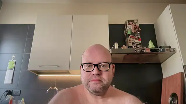 theitalianbear live sex cam