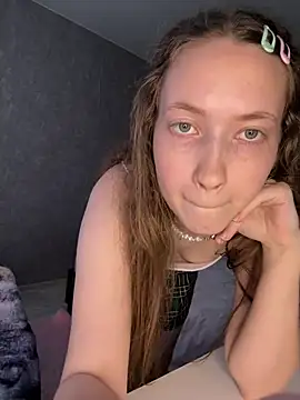 Webcam Model (Holy_Poly)  is live.Free join now!