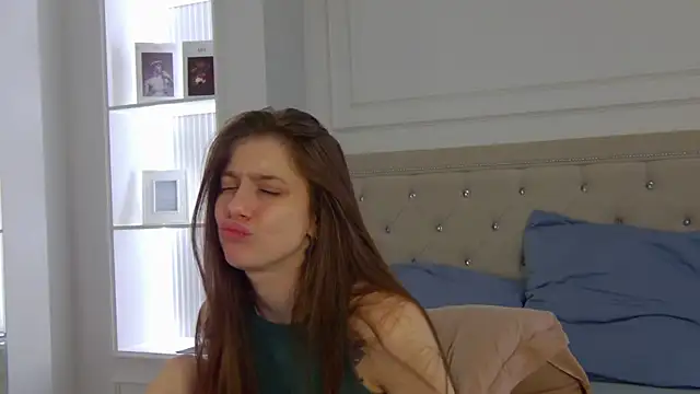 eileenelfie (F young) - tease nipples