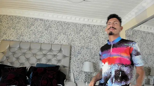 noaahtylor (M young) - showcum