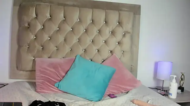 emily_castano - Emily_Castano's free webcam - UK Sex Cams