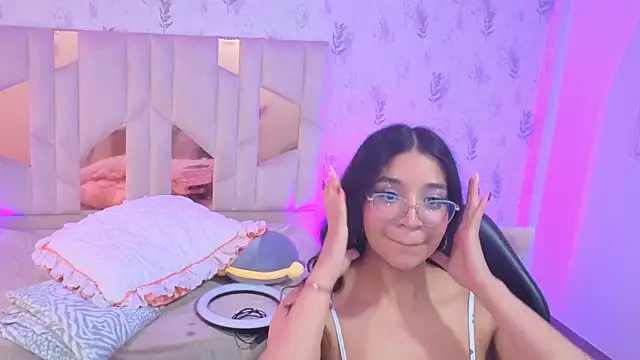 mariana_tay1 - MARIANA_TAY1's free webcam - UK Sex Cams