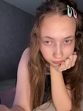 Webcam Model (Holy_Poly)  is live.Free join now!