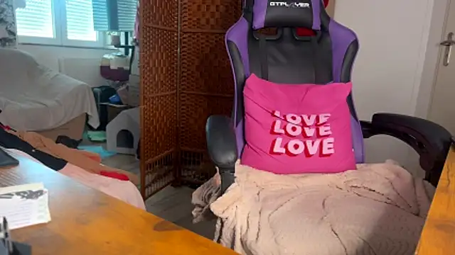 caliiie-of (F young) - gros plan fesses écartées