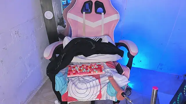 victoriia_hall (F teen) - control machine 5min + squirt