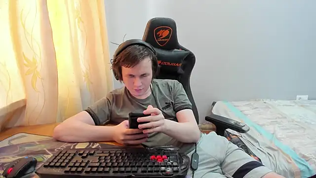 iliaskrislove - Iliaskrislove's free webcam - UK Sex Cams