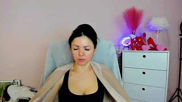 mollybloom40 - Mollybloom40's free webcam - UK Sex Cams