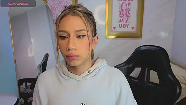 evy_luxx_v - Evy_Luxx_v's free webcam - UK Sex Cams