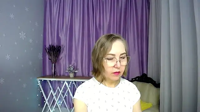 queen_a_n_i - Queen_a_n_i's free webcam - UK Sex Cams