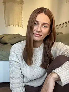 britneyhall (F milf) - squeeze tits