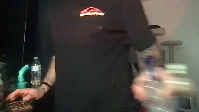 sexuallyexplicit (M young) - chatting maybe stripping tip tip tip plz