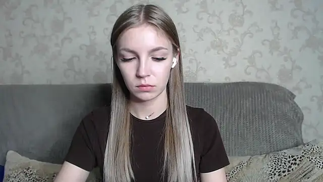 hitgyrl - HitGyrl's free webcam - UK Sex Cams