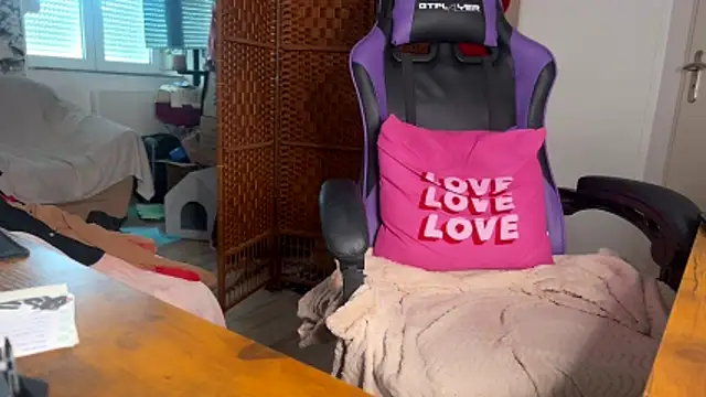 Caliiie-of live cam profile