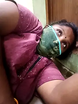 Webcam Model (tamilkaviya431) is live