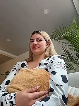 Webcam Model (AtheneaRossi) is live