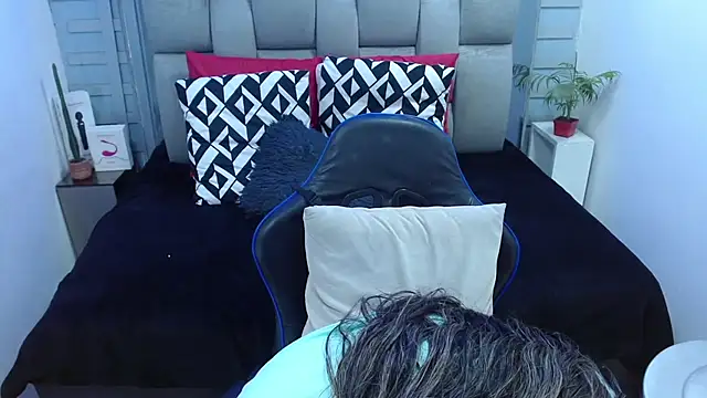 evelin_zaens - Evelin_zaens's free webcam - UK Sex Cams