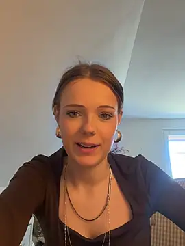 Webcam Model (SophiaWestend)  is live.Free join now!