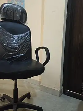 Webcam Model (USA_Queen_Reshu) is live