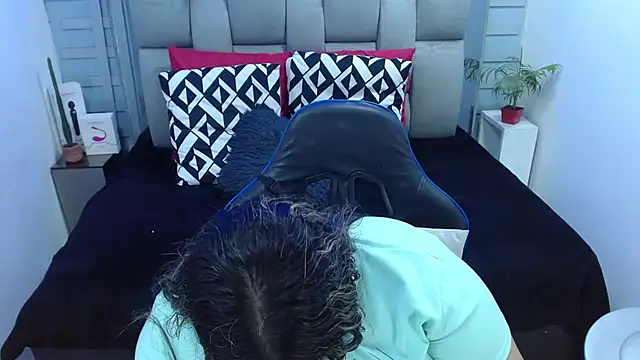 evelin_zaens - Evelin_zaens's free webcam - UK Sex Cams