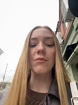 Webcam Model (MilaMoone)  is live.Free join now!