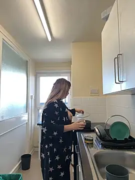 Webcam Model (EmmaXXX666)  is live.Free join now!