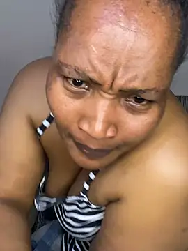 Webcam Model (Amandious)  is live.Free join now!