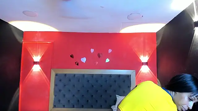 yayahilton - YayaHilton's free webcam - UK Sex Cams