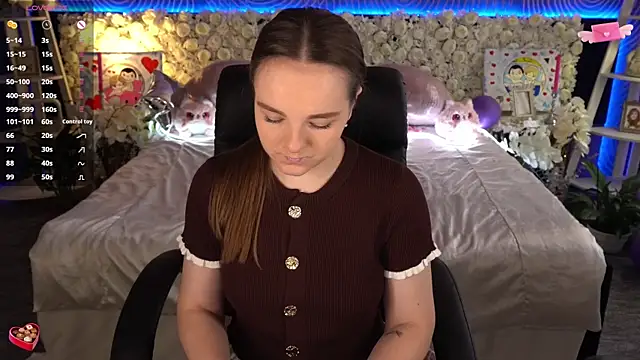 FoxyShy live sex cam