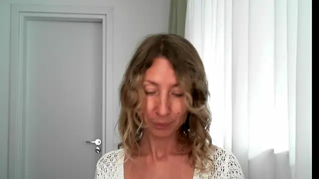 paevoa - Paevoa's free webcam - UK Sex Cams