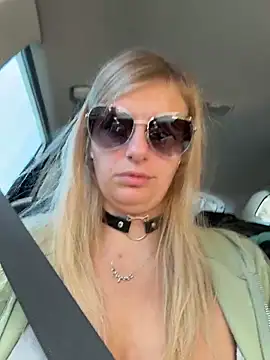 Webcam Model (Betsy)  is live.Free join now!