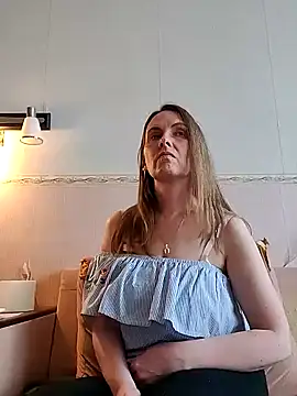 evelina_cute (F milf) - I'll show you my breasts