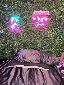 Webcam Model (RenaThickAss)  is live.Free join now!